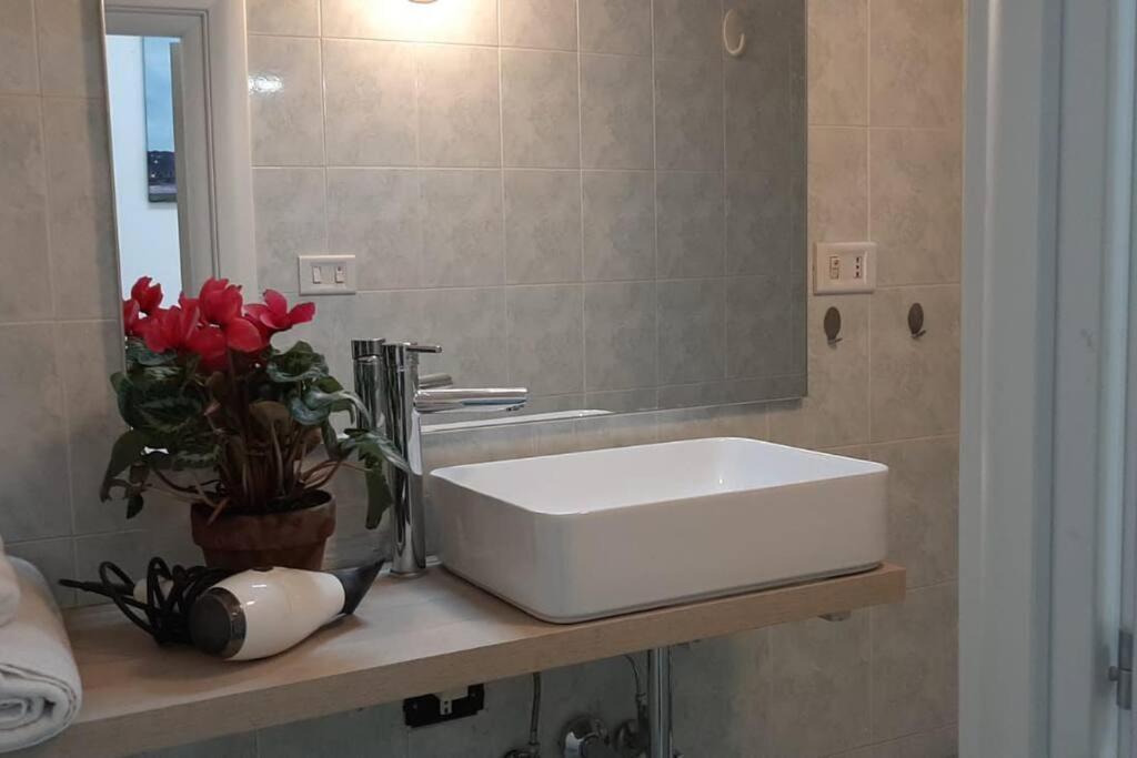 Caterina San Lorenzo 2camere Apartment Rom